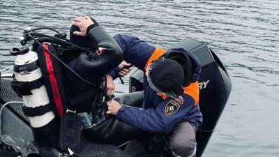 Спасатели подняли из озера тело четвертого погибшего при крушении Ми-8 - iz.ru - Израиль
