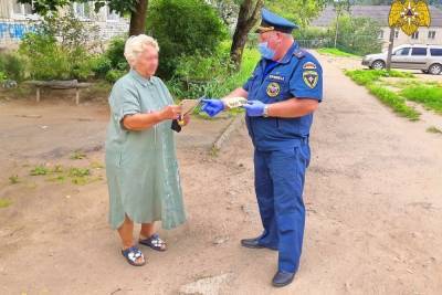 В Ярцево спасатели рассказали горожанам о правилах пожарной безопасности - mk-smolensk.ru - Россия - Смоленская обл. - Ярцево