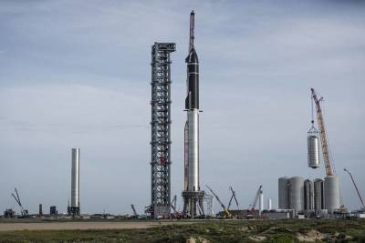 Крупнейшая ракета Илона Маска готова к первому полету - topcor.ru - США