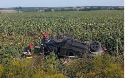 В Ровенской области автомобиль BMW во время обгона слетел с дороги, есть погибшие и травмированные - novostiua.news - Украина - Дубно