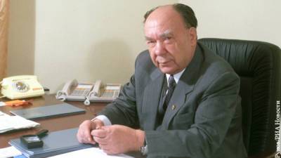 Михаил Горбачев - Александр Яковлев - Почему в России возник дефицит бензина - vz.ru - Россия
