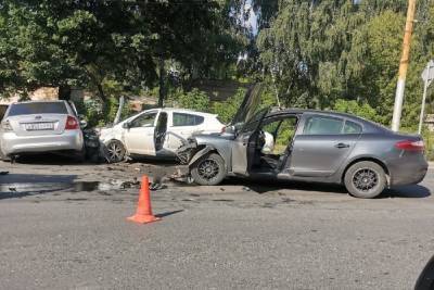 Ford Focus - Появились подробности массового ДТП в Рязани, в котором пострадали восемь человек - rzn.mk.ru - Рязань