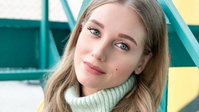 Кристина Асмус - Кристина Асмус похвасталась младшей сестрой: «Как две капли» - 5-tv.ru