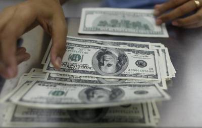 За первые пять минут торгов курс доллара США понизился до 73,2887 руб. - smartmoney.one - США - Reuters