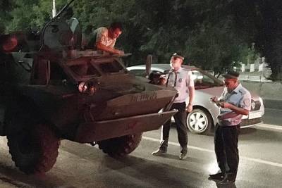 В Саратове полиция остановила БТР - saratov.mk.ru - Саратовская обл. - Саратов