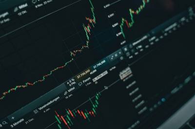Эксперт по инвестициям рассказал, куда выгодно вложить деньги - pnp.ru