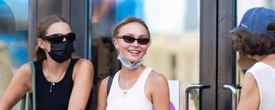 Белла Хадид - Джон Депп - Лилли-Роуз Депп показала брюки, которые могут стать альтернативой джинсам - runews24.ru