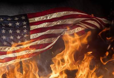 Дипломаты сожгли флаги США перед эвакуацией из Кабула - newsland.com - США - Афганистан