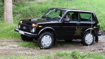 В Германии из Lada Niva сделали электромобиль - iz.ru - Израиль - Германия - Тольятти