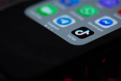 Российской учительнице пригрозили прокуратурой из-за видео в TikTok - lenta.ru - Красноярский край - Красноярск