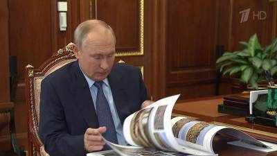 Владимир Путин - Игорь Кобзев - Защиту природы и помощь после ЧС президент обсуждал с губернатором Иркутской области - 1tv.ru - Иркутская обл.