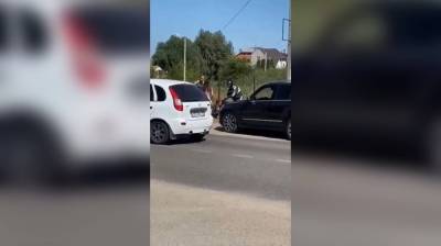 Воронежцы сняли на видео жёсткое задержание подростков-скутеристов - vestivrn.ru