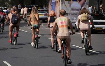 По улицам Британии катались сотни голых велосипедистов - korrespondent.net - Украина - Англия - Лондон - Ирак - Канада