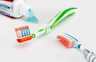 Как использовать в быту старую зубную щетку: лучшие идеи - skuke.net