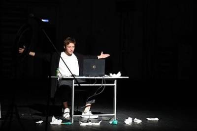 Федор Достоевский - Театр Российской армии показал спектакль по мотивам расстрела в казанской школе - lenta.ru - Россия - Казань