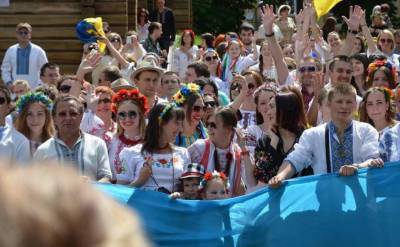 Украинцам устроили длинные выходные на День Независимости - lenta.ua - Украина - Киев