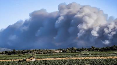 Жеральд Дарманен - На юго-востоке Франции горит крупный лесной пожар - russian.rt.com - Франция - Париж