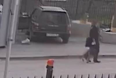 Нетрезвый гражданин в Екатеринбурге напал на чужую Subaru и разбил ее - eburg.mk.ru - Екатеринбург - Баку