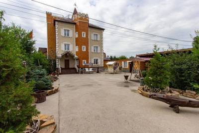 Гостиницу в виде замка продают со скидкой 3 млн рублей под Новосибирском - novos.mk.ru - Новосибирск