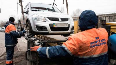 Константин Усов - В Киеве заблокирована работа инспекции по парковке: автомобили не эвакуируют - bin.ua - Украина - Киев