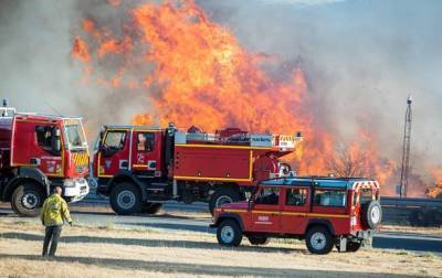 На юге Франции лесные пожары тушат сотни пожарных - korrespondent.net - Украина - Франция