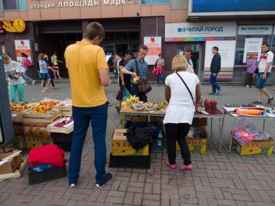 Карл Маркс - За пять дней у уличных торговцев в Новосибирске изъяли 1,5 тонны овощей и фруктов - runews24.ru - Новосибирск