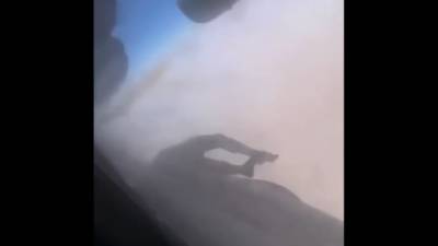 Появилось видео с телом афганца, привязанным к фюзеляжу самолёта (18+) - sharij.net - США - Афганистан