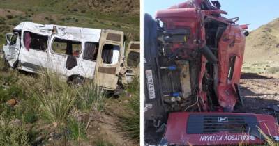 Пять человек погибли при столкновении автобуса с грузовиком в Киргизии - ren.tv - Киргизия - Иссык-Кульская обл.