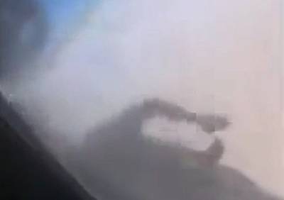 Опубликовано видео с беженцем, зажатым шасси летящего из Кабула самолета - ya62.ru - Россия - Афганистан - Кабул