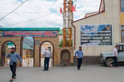В дагестанское село стянули ОМОН из-за драки имама с местным жителем - lenta.ru - респ. Дагестан - район Цумадинский