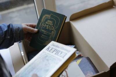 Библиотеки Петербурга начали дарить посетителям книги в обмен на корм для животных - neva.today - Санкт-Петербург