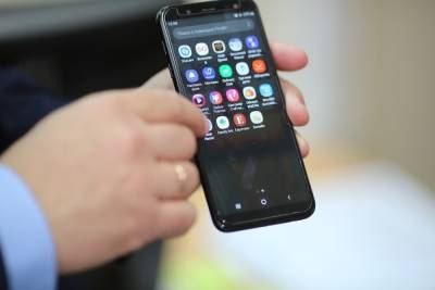 Ученые нашли способ сохранять заряд батареи смартфона в жару и холод - volg.mk.ru