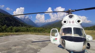 МЧС Абхазии эвакуировало с горного перевала на вертолете двух россиян - vm.ru - Апсны - Сухум - Россияне
