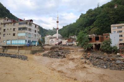 Число жертв наводнений на севере Турции достигло 78 - trend.az - Турция