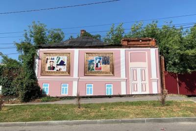 В Курске дом купца Безходарного закрыли новым баннером - chr.mk.ru - Курск