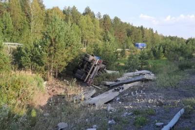 Водителя манипулятора придавило насмерть машиной возле Нижнего Тагила - eburg.mk.ru - Россия - Екатеринбург - Свердловская обл. - Невьянск