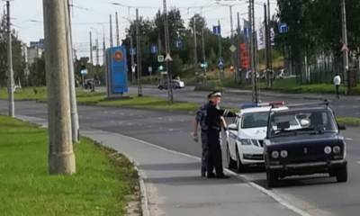 Полуголого водителя на машине без номеров задержали в Петрозаводске - gubdaily.ru - Петрозаводск