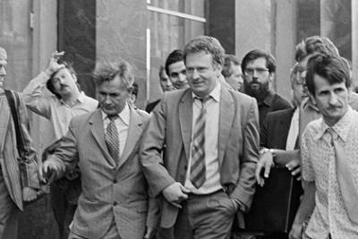 Владимир Жириновский - Борис Ельцин - Жириновский заявил о попытке митингующих сжечь его в дни путча ГКЧП - lenta.ru - Москва - Россия - РСФСР