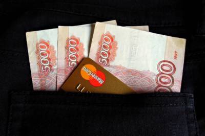 В Хабаровске продавец одежды положил в карман полицейскому 200 тысяч рублей - hab.aif.ru - Россия - Хабаровский край - Еврейская обл. - Хабаровск