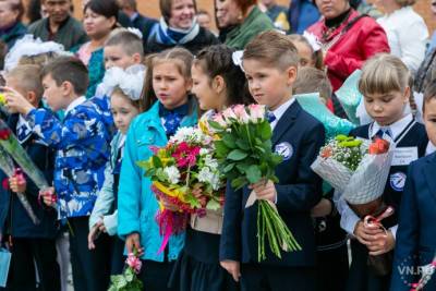 Андрей Травников - Линейки в честь 1 Сентября в Новосибирске пройдут на открытом воздухе - runews24.ru - Россия - Новосибирск - Новосибирская обл.