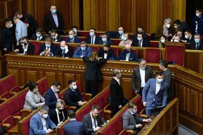 Виктор Янукович - Денис Шмыгаль - Украинским депутатам запретят контактировать с политиками из России - lenta.ru - Россия - Украина - Киев - Крым - ДНР - ЛНР