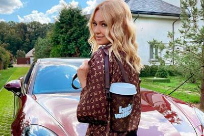 Яна Рудковская - Louis Vuitton - Рудковская показала новую сумку-стакан Louis Vuitton за 147 тысяч рублей - lenta.ru - Россия