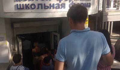 Родители Уфы возмущены очередями в единственный магазин за нашивками к школьной форме - mkset.ru - Башкирия - Уфа