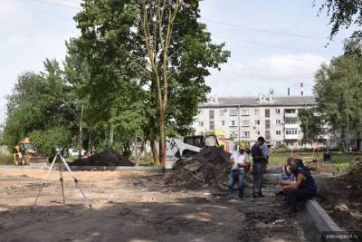 В Пскове ремонтируют дворы на улицах Труда и Герцена - mk-pskov.ru - Псков