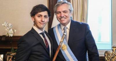 Альберто Фернандес - Накладная грудь и женское белье: что публикует в Instagram сын президента Аргентины - focus.ua - Украина - Аргентина