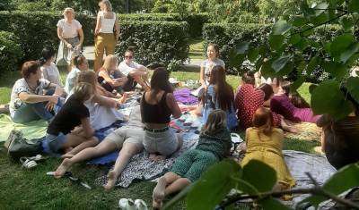 Все больше жителей Тюмени отдыхают на лужайках в центральных парках - nashgorod.ru - Крым - Краснодарский край - Тюмень - Новороссийск