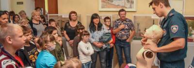 "К школе готов!": "Клуб Львов" вручил ребятам рюкзаки - newsgomel.by - Белоруссия - Гомель