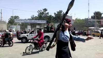 Али - AP: талибы уничтожили статую лидера афганских шиитов Абдула Али Мазари - russian.rt.com - Пакистан - Afghanistan - Twitter