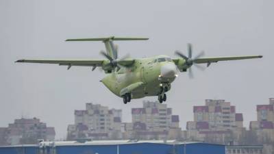 К месту крушения Ил-112В в Подмосковье несут цветы - russian.rt.com - Московская обл.