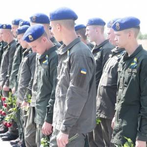На Кушугумском кладбище почтили память погибших бойцов АТО. Фото - reporter-ua.com - Мариуполь - Ужгород - Иловайск